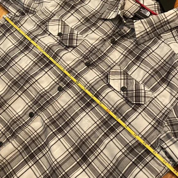 The North Face Short Sleeve - Picture 5 of 13